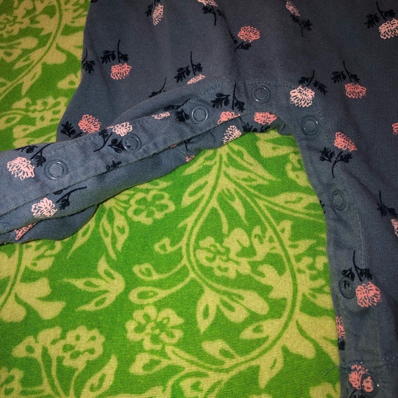 Adorable Floral Romper for Baby Girl - Picture 3 of 4